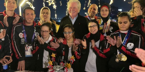 في افطار رمضاني لاعبو الأولمبياد الخاص احتفلوا بعيد ميلاد سفيرهم الدولي الفنان حسين فهمي