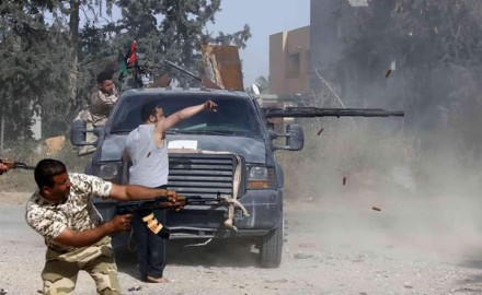 بسبب تأخر الرواتب .. عشرات القتلى في اشتباكات بين مرتزقة سوريين داخل ليبيا