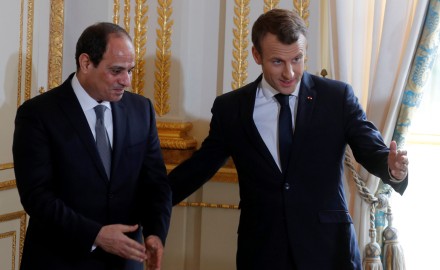 الرئيس يبحث هاتفياً مع الرئيس الفرنسي تطورات الوضع في ليبيا