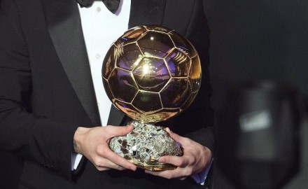 برشلونة يسخر من قرار «فرانس فوتبول» إلغاء منح الجائزة الذهبية