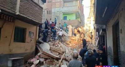 انهيار منزل من 4 طوابق بعد انفجار أنبوبة بوتاجاز بقرية شنوان (فيديو)
