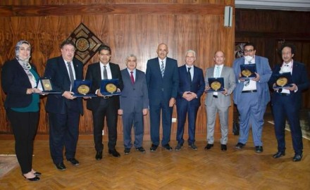 “مجلس جامعة طنطا” يكرم 5 من أساتذة الطب تقديراً لجهودهم في مواجهة فيروس كورونا