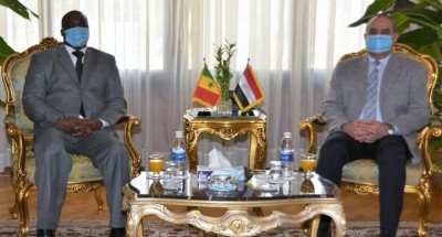 “وزير الطيران المدني” يلتقي سفير دولة السنغال لدى جمهورية مصر العربية