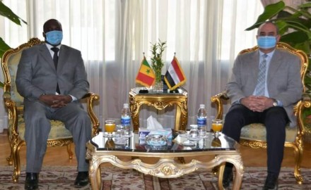 “وزير الطيران المدني” يلتقي سفير دولة السنغال لدى جمهورية مصر العربية