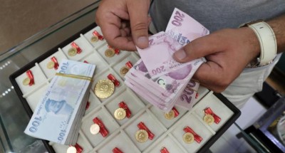 الليرة التركية تسجل قاعاً جديداً أمام الدولار