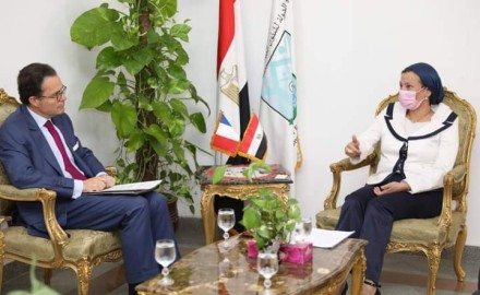 “وزيرة البيئة” تبحث التعاون المصري الفرنسي لدعم المبادرة الرئاسية المصرية