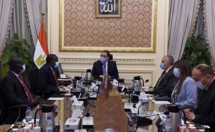 “مدبولي”: مصر مستعدة لإقامة مشروعات استثمارية فى جنوب السودان