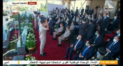 أخبار مصر | أوائل الخريجين يقدمون درع الكليات العسكرية للرئيس “السيسي” (فيديو)