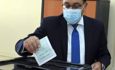 “رئيس الوزراء” يدلي بصوته في انتخابات مجلس النواب