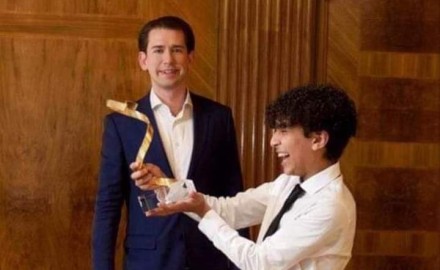 “وزيرة الهجرة” تتواصل مع طفل مصري بالخارج بعد فوزه بجائزة شخصية العام بالنمسا