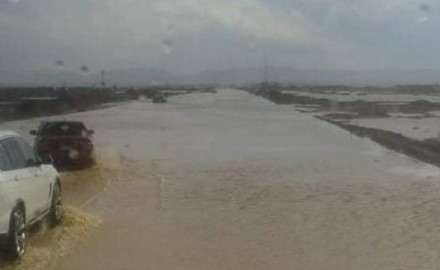 اغلاق طريق “رأس غارب” بالغردقة بسبب السيول