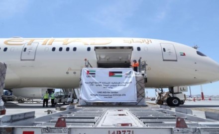 طائرة مساعدات طبية “إماراتية” تصل إلى “الأردن” لدعمها في مواجهة كورونا