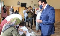 “وزير التعليم العالي” يدلي بصوته في انتخابات مجلس النواب