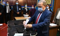 “وزير الدولة للإنتاج الحربي” يدلي بصوته في انتخابات مجلس النواب