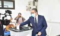 “وزير السياحة والآثار” يدلي بصوته في انتخابات مجلس النواب