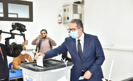 “وزير السياحة والآثار” يدلي بصوته في انتخابات مجلس النواب