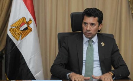 “وزير الشباب” يشيد بالمنشآت الجديدة بكلية التربية بجامعة بنها
