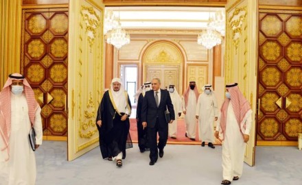“سفير مصر” لدى الرياض يلتقي” رئيس مجلس الشورى” السعودي