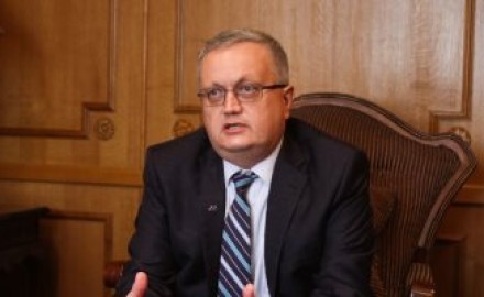 سفير روسيا يبحث مع أعضاء المجلس المصري التعاون بين البلدين