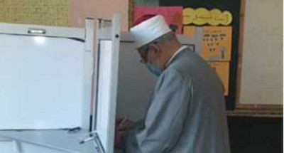 “وكيل الأزهر” يدلي بصوته في انتخابات مجلس النواب
