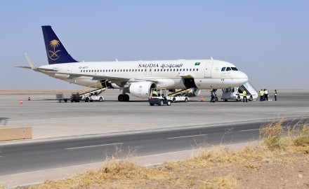 ولي العهد السعودي : يضع ضوابط جديدة للسفر عبر الخطوط الجوية للوافدين الى نهاية عام 2020