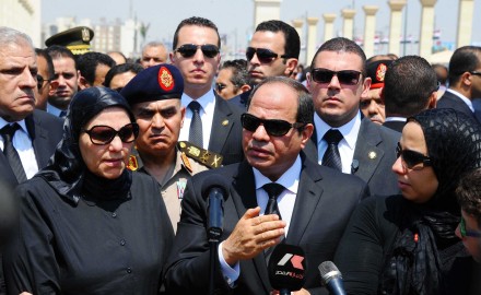 الرئيس “السيسي” في جولة تفقدية لعدد من المحاور والطرق الجديدة بالقاهرة والجيزة (صور )