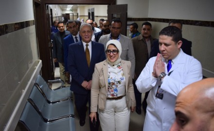 “وزيرة الصحة” تشيد بقطاع الطب العلاجي بالوزارة