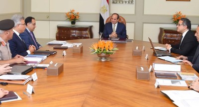 الرئيس “السيسي” يجتمع مع “مدبولي” وعدد من الوزارات