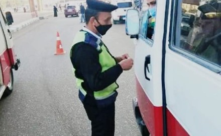 ضبط 57 سيارة مخالفة وتغريم سائقيها لعدم إلتزامهم بإرتداء الكمامة بالشرقية