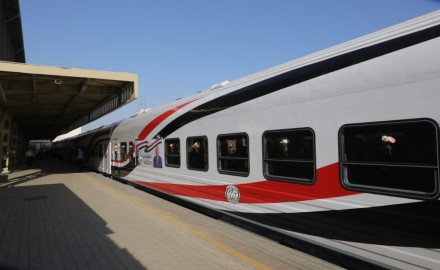 انتظام حركة قطارات خط الصعيد بعد إخماد أدخنة قطار أبو النمرس