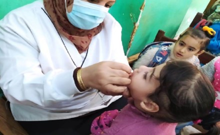 الصحة تقرر مد العمل في حملة التطعيم ضد شلل الأطفال لـ 2 أبريل
