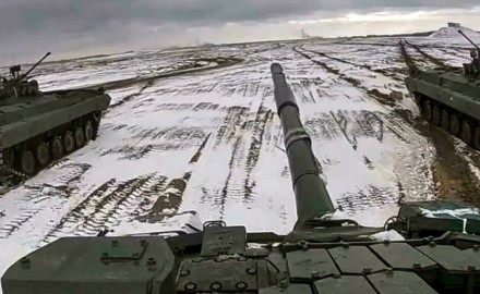 أوكرانيا: الجيش الروسي يقصف قواتنا من بيلاروسيا ومن شبه جزيرة القرم