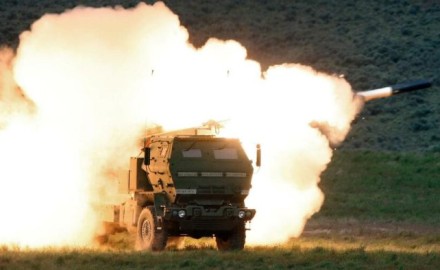 الولايات المتحدة تدعم أوكرانيا بأنظمة الصواريخ متوسطة المدى لوقف هجوم الجيش الروسي