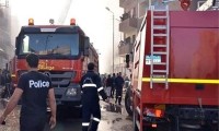 النيران كادت أن تلتهم المنازل.. 3 سيارات إطفاء للسيطرة على حريق فى مخزن بالساحة الشعبية ببورسعيد