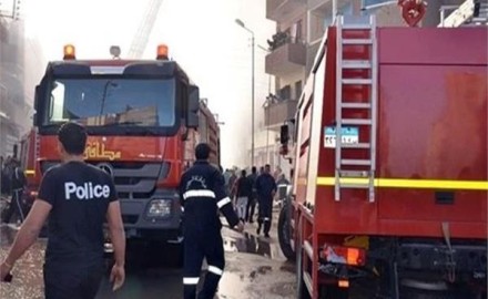 النيران كادت أن تلتهم المنازل.. 3 سيارات إطفاء للسيطرة على حريق فى مخزن بالساحة الشعبية ببورسعيد