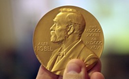 فوز ثلاثة علماء بجائزة نوبل في الكيمياء