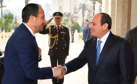 الرئيس السيسي يؤكد لنظيره القبرصي استعداد مصر لاستقبال وتنسيق كافة المساعدات الدولية الموجهة لغزة