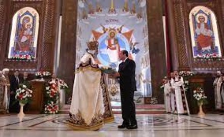 الرئيس السيسي يهدي البابا تواضروس الثاني “باقة ورود بيضاء” تهنئة بعيد الميلاد المجيد