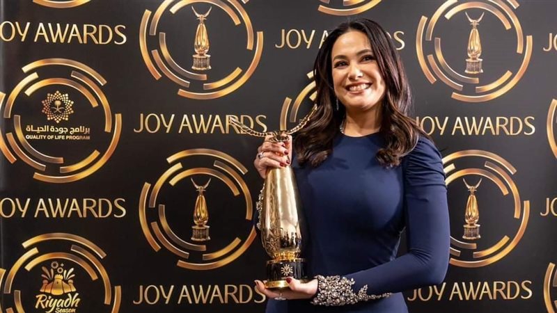 هند صبري وأشرف حكيمي ونادين نجيم عز يفوزون بجوائز Joy Awards